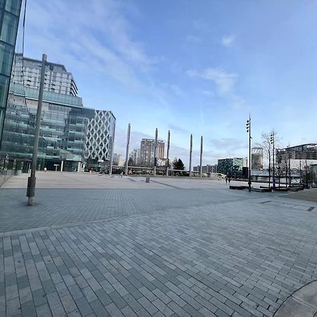 Spacious 2 Bedroom Flat Stunning Waterside View Manchester Esterno foto