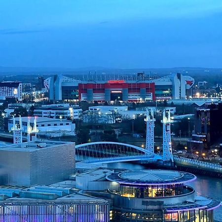 Spacious 2 Bedroom Flat Stunning Waterside View Manchester Esterno foto