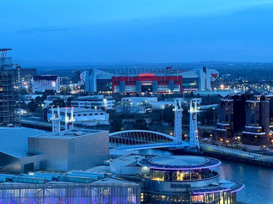 Spacious 2 Bedroom Flat Stunning Waterside View Manchester Esterno foto