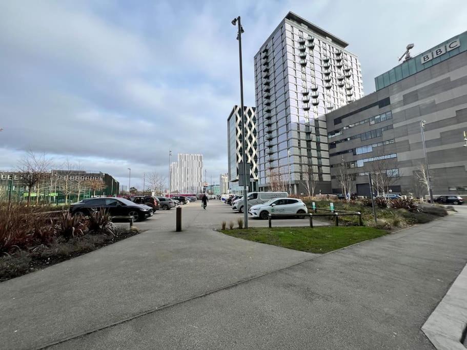 Spacious 2 Bedroom Flat Stunning Waterside View Manchester Esterno foto
