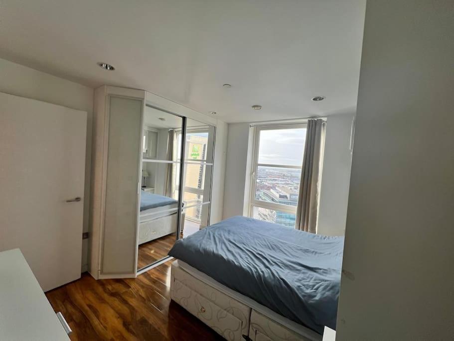 Spacious 2 Bedroom Flat Stunning Waterside View Manchester Esterno foto