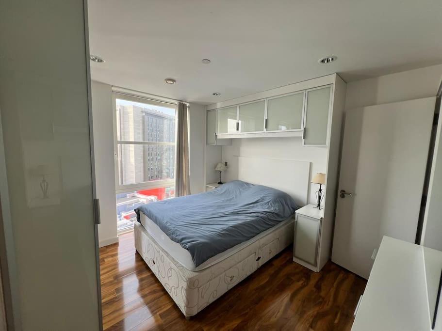 Spacious 2 Bedroom Flat Stunning Waterside View Manchester Esterno foto