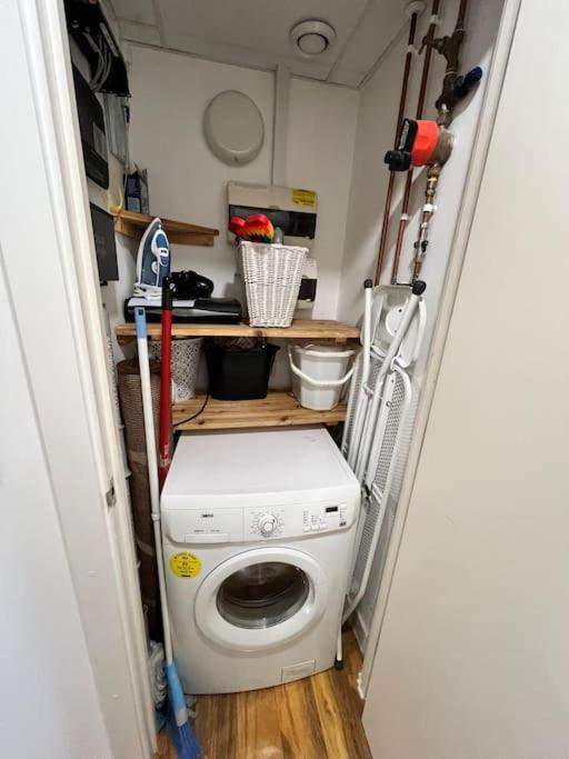 Spacious 2 Bedroom Flat Stunning Waterside View Manchester Esterno foto